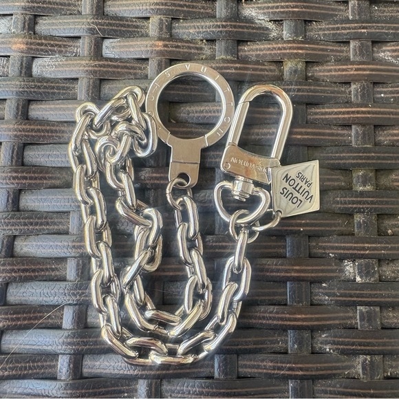 Louis Vuitton Silver Chain Key Holder - Picture 7 of 9